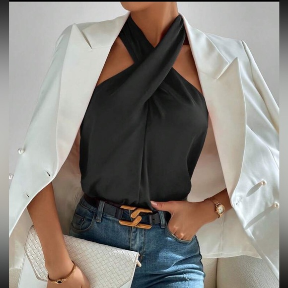 🖤🔥NWOT- Stunning Solid Halter Neck Top SZ S🖤🔥 - Picture 3 of 9